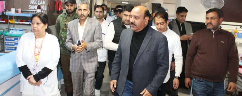 نائب وزیرا علیٰ نے شالامار ہسپتال کا دورہ کیا