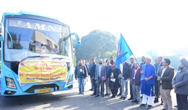 لیفٹیننٹ گورنر نے نیشنل یوتھ فیسٹول 2025 کیلئے جموںوکشمیر یوٹی کے دستے کو ہری جھنڈی دِکھا کر روانہ کیا