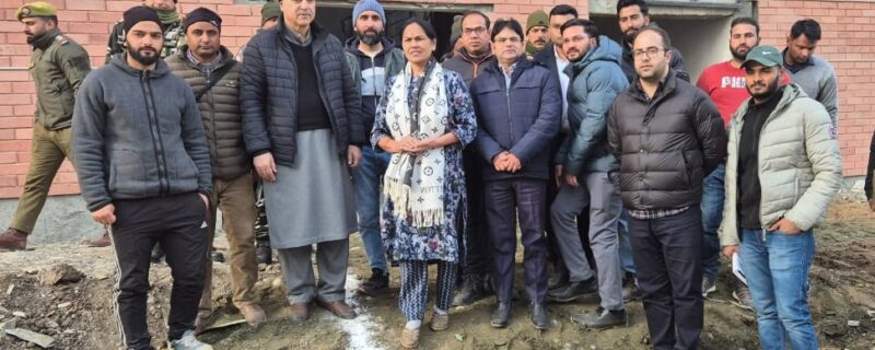 مرکزی وزیر نے بڈگام میں اِی ایس آئی سی ہسپتال کی تعمیر کا جائزہ لیا