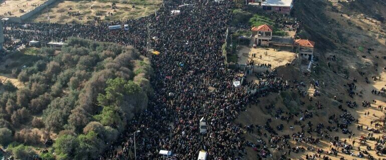 اسرائیلی فوج کی جنگ بندی کی خلاف ورزی، گھر واپس جانے والے فلسطینیوں پر فائرنگ، ایک شہید