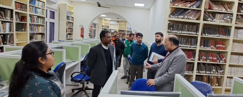 کمشنر سیکرٹری کلچر نے ایس آر ایس لائبریری جموں کے کام کاج کا جائزہ لیا