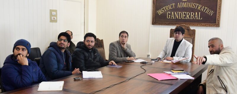 ضلع ترقیاتی کمشنر گاندربل نے محکمہ جل شکتی کی پیش رفت کا جائزہ لیا