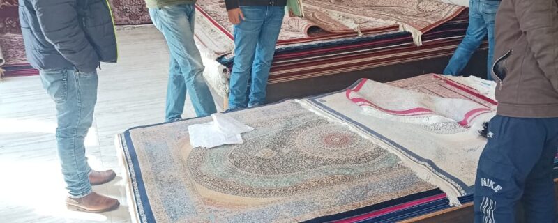 حکومت نے بغیر لیبل والے مشین سے بنے قالینوں کی فروخت کے خلاف مہم تیز کی