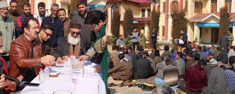 آئی آئی سی ٹی نے قرعہ اَندازی کا اِنعقاد کیا اور مفت جدیدسٹیل کارپٹ لومز کیلئے 100 بُنکروں کا اِنتخاب کیا