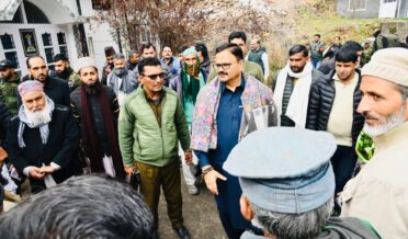 جاوید احمد رانا نے پیر پنجال میں جل شکتی اور محکمہ جنگلات کے کام کاج کا جا ئزہ لیا