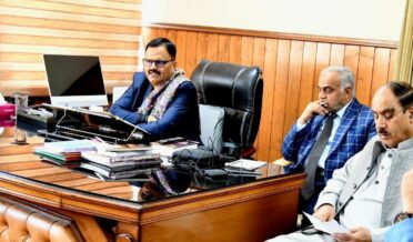 جاوید احمد رانا نے بڈگام میں جل جیون مشن کی عمل آوری کا جائزہ لیا