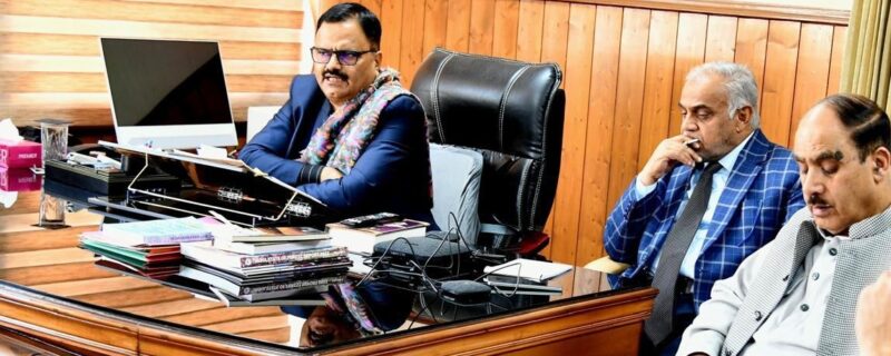 جاوید احمد رانا نے بڈگام میں جل جیون مشن کی عمل آوری کا جائزہ لیا