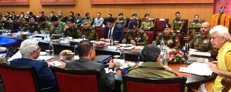 لیفٹیننٹ گورنر نے جموں میں سیکورٹی صورتحال کا جائیزہ لینے کیلئے اعلیٰ سطحی میٹنگ کی صدارت کی