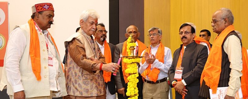 لیفٹیننٹ گورنر نے حید ر آباد میں سائوتھ اِنڈیا بی ایچ یوایلومنی طلباء کے سیشن سے خطاب کیا