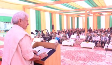 لیفٹینٹ گورنر نے نئی دہلی میں ریپبلک ڈے کیمپ میں شرکت کرنے والے این سی سی کیڈٹس کے ساتھ بات چیت کی