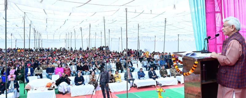 لیفٹیننٹ گورنر نے سانبہ میں یوتھ ڈیولپمنٹ کیلئے گائیڈنس اینڈ کیئر کونسلنگ سیل کے چھٹے سالانہ دِن کی تقریبات میں شرکت کی