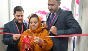 سکینہ اِیتو نے کولگام میں ایکسس بینک کی نئی برانچ کا اِفتتاح کیا