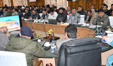 سکینہ اِیتو نے ڈی ایچ پورہ حلقہ اِنتخاب کے ترقیاتی منظرنامے کا جائزہ لیا