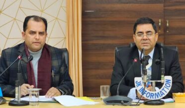 ضلع ترقیاتی کمشنر کشتواڑ نے دیہی ترقی محکمہ کے کام کاج کا جائزہ لیا