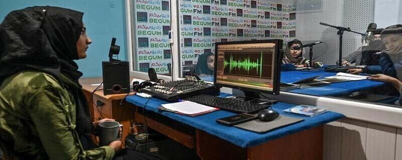 افغان طالبان نے قوانین کی پاسداری کی یقین دہانی پر ’ریڈیو بیگم‘ کی نشریات بحال کر دیں