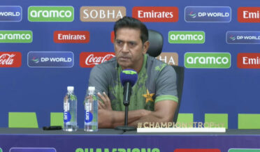 پاک-بھارت ٹاکرا: ڈر ہوتا ہے ہار گئے تو کیا ہو گا؟ کچھ نہیں ہوتا، دلیری سے کھیلیں، عاقب جاوید