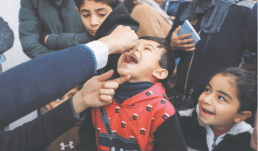 غزہ میں تیسری انسداد پولیو مہم کا آغاز، 6لاکھ بچوں کو قطرے پلانے کا ہدف