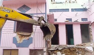 مدھیہ پردیش میں ریپ کے الزام پرشفیق انصاری کا گھر گرادیا گیاتھا