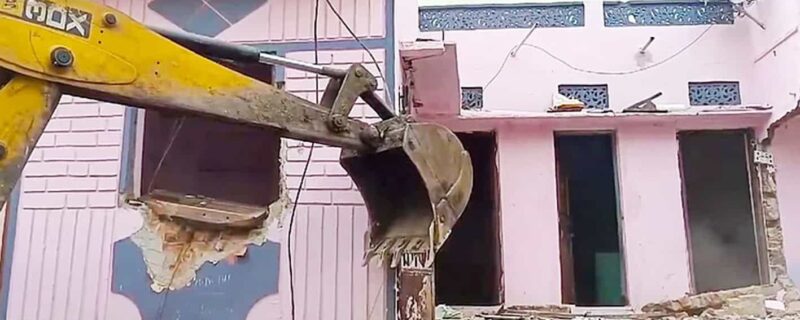 مدھیہ پردیش میں ریپ کے الزام پرشفیق انصاری کا گھر گرادیا گیاتھا