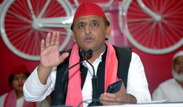 ’میں نے گنگا میں ’اسنان‘ کر لیا، اب کس سے دھلوائیں گے‘، اکھلیش یادو کا یوپی حکومت پر طنز