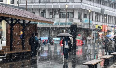 وادی کشمیر میں سوموار کو بارشیں اور برفباری کا ایک اور مرحلہ شروع ہوا