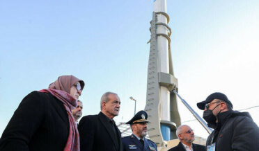 ایران کا نئے بیلسٹک میزائل کی رونمائی کے ساتھ طاقت کا مظاہرہ