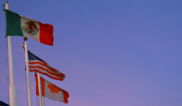 ٹرمپ نے میکسیکو، کینیڈا اور چین پر بھاری ٹیکسز لگاکر تجارتی جنگ چھیڑ دی