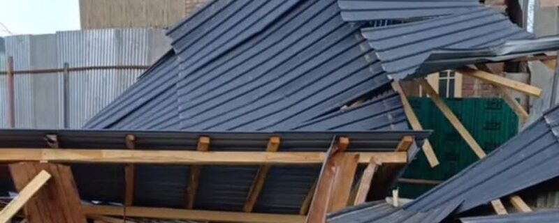 شہر سرینگر سمیت وادی کے شمال و جنوب میں تیز اور طوفانی ہوائیوں سے خوف و دہشت کا ماحول