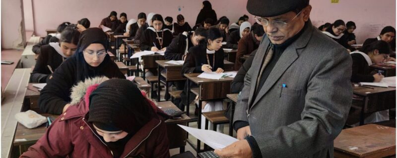 ایڈیشنل چیف سیکرٹری تعلیم نے سری نگر میں گیارہویں جماعت کے متعدد اِمتحانی مراکز کا معائینہ کیا اوراِنتظامات پر اطمینان کا اِظہا رکیا