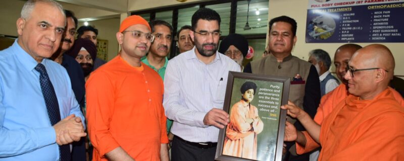 عابد رشید نے راما کرشن مشن میڈیکل سنٹر میں میڈیکل کیمپ کا افتتاح کیا