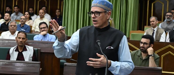 جموں وکشمیر لینڈریونیو ایکٹ 1996غیر زرعی مقاصد کیلئے زرعی زمین کے اِستعمال کو روکتا ہے۔ وزیرا علیٰ عمر عبداللہ