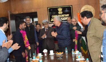 چیف سیکرٹری نے سیّد محمد شفیع کو پُر وقار الوداعیہ دیا اور اُن کی 37 سالہ شاندار خدمات کو سراہا