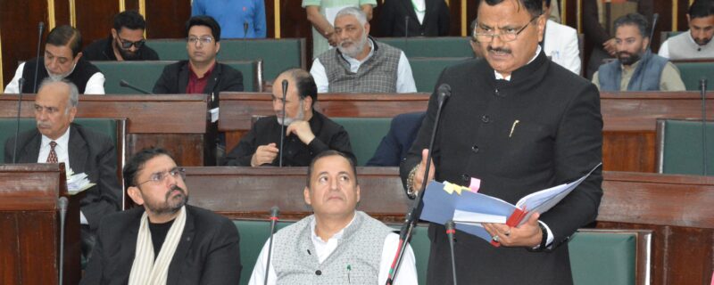 جاوید رانا نے سول سیکرٹریٹ جموں میں چنار کا پودا لگایا