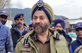 وادی کشمیر میں سڑک حادثات اور اموات کو کم کرنے کیلئے گاڑیوں میں ہر قسم کی اوور لوڈنگ کو زیرو ٹالرنس کیا جائیگا