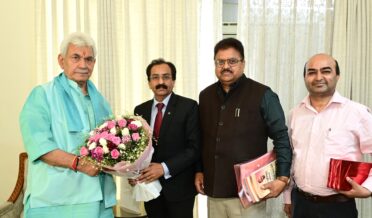 پرمیشوری کیئر اینڈ کیور چیریٹیبل ٹرسٹ کے نمائندوں نے لیفٹیننٹ گورنر جناب منوج سنہا سے ملاقات کی