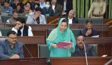 جموں وکشمیر کے شہری بلدیاتی اِداروں میں 7,353 صفائی کرمچاری کام کر رہے ہیں۔ سکینہ اِیتو