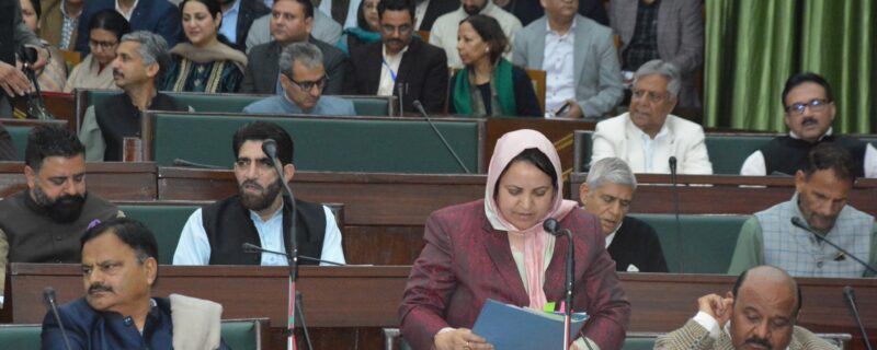 کینسر کے علاج او رصحت کے بنیادی ڈھانچے کو بہتر بنایا جارہا ہے ۔ وزیر صحت