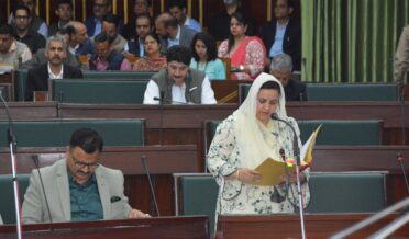 جموں وکشمیرمیں این ایچ ایم ملازمین کی اُجرتوں میں 5فیصد سالانہ اِضافے کے ساتھ 15 فیصد سے بڑھاکر 17فیصد کردی گئی۔ سکینہ اِیتو