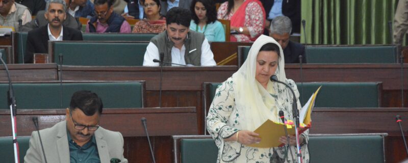 جموں وکشمیرمیں این ایچ ایم ملازمین کی اُجرتوں میں 5فیصد سالانہ اِضافے کے ساتھ 15 فیصد سے بڑھاکر 17فیصد کردی گئی۔ سکینہ اِیتو