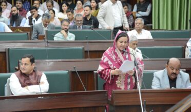 محکمہ سکولی تعلیم کو ضلع بڈگام کے مختلف سکولوں سے اَپ گریڈیشن کی درخواستیں موصول ۔ سکینہ اِیتو