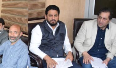 سکینہ ایتو نے جی ایم سی ہندواڑہ کیلئے نئی تعمیراتی سائٹ کی نشاندہی کا جائیزہ لیا