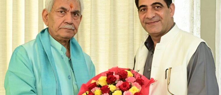 الطاف احمد وانی ایل جی منوج سنہا سے ملاقی