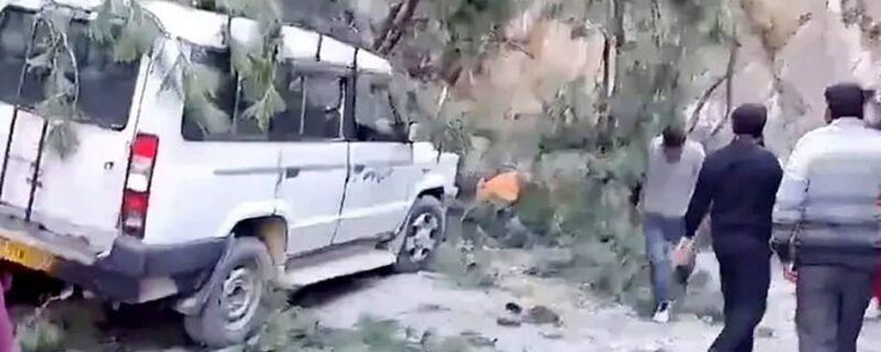 ہماچل پردیش کے منی کرن میں زمین کھسکنے سے حادثہ