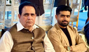 بابر اعظم کے والد ایک بار پھر بیٹے کی حمایت میں سامنے آگئے
