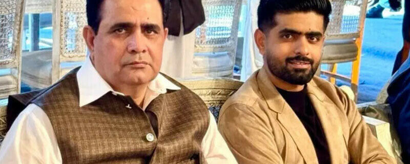 بابر اعظم کے والد ایک بار پھر بیٹے کی حمایت میں سامنے آگئے
