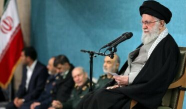 ’دھمکیوں کے ساتھ مذاکرات نہیں‘، ایرانی سپریم لیڈر نے ٹرمپ کی پیشکش مسترد کردی