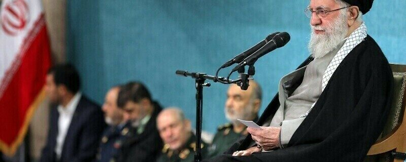 ’دھمکیوں کے ساتھ مذاکرات نہیں‘، ایرانی سپریم لیڈر نے ٹرمپ کی پیشکش مسترد کردی