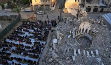 اسرائیل کی عیدالفطر پر بھی بمباری، 9 فلسطینی شہید، یمنی حوثیوں کا امریکی بحری بیڑے پر حملہ