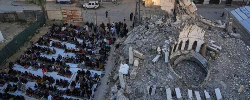 اسرائیل کی عیدالفطر پر بھی بمباری، 9 فلسطینی شہید، یمنی حوثیوں کا امریکی بحری بیڑے پر حملہ