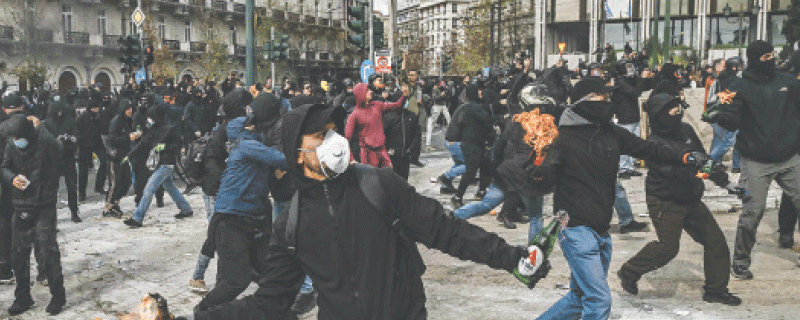 یونان:ریل حادثے کی دوسری برسی پر 2لاکھ افراد کا احتجاج پیٹرول بموں کا استعمال، درجنوں گرفتار
